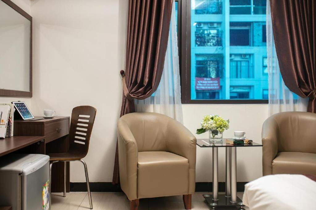 Quang Chung Hotel - 56 Le Van Thiem - By Bay Luxury 河内 外观 照片