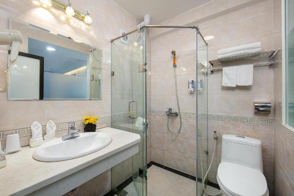 Quang Chung Hotel - 56 Le Van Thiem - By Bay Luxury 河内 外观 照片